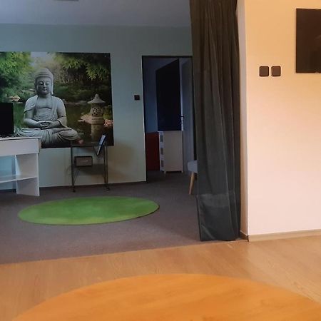 Budha Apartma Jirikov  المظهر الخارجي الصورة