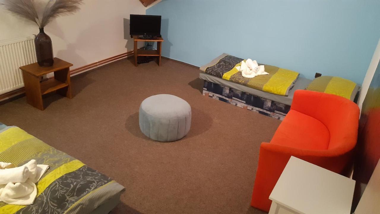 Budha Apartma Jirikov  المظهر الخارجي الصورة