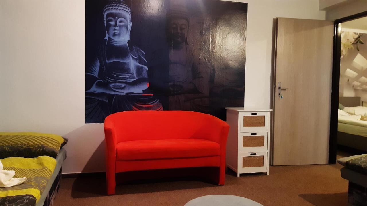 Budha Apartma Jirikov  المظهر الخارجي الصورة