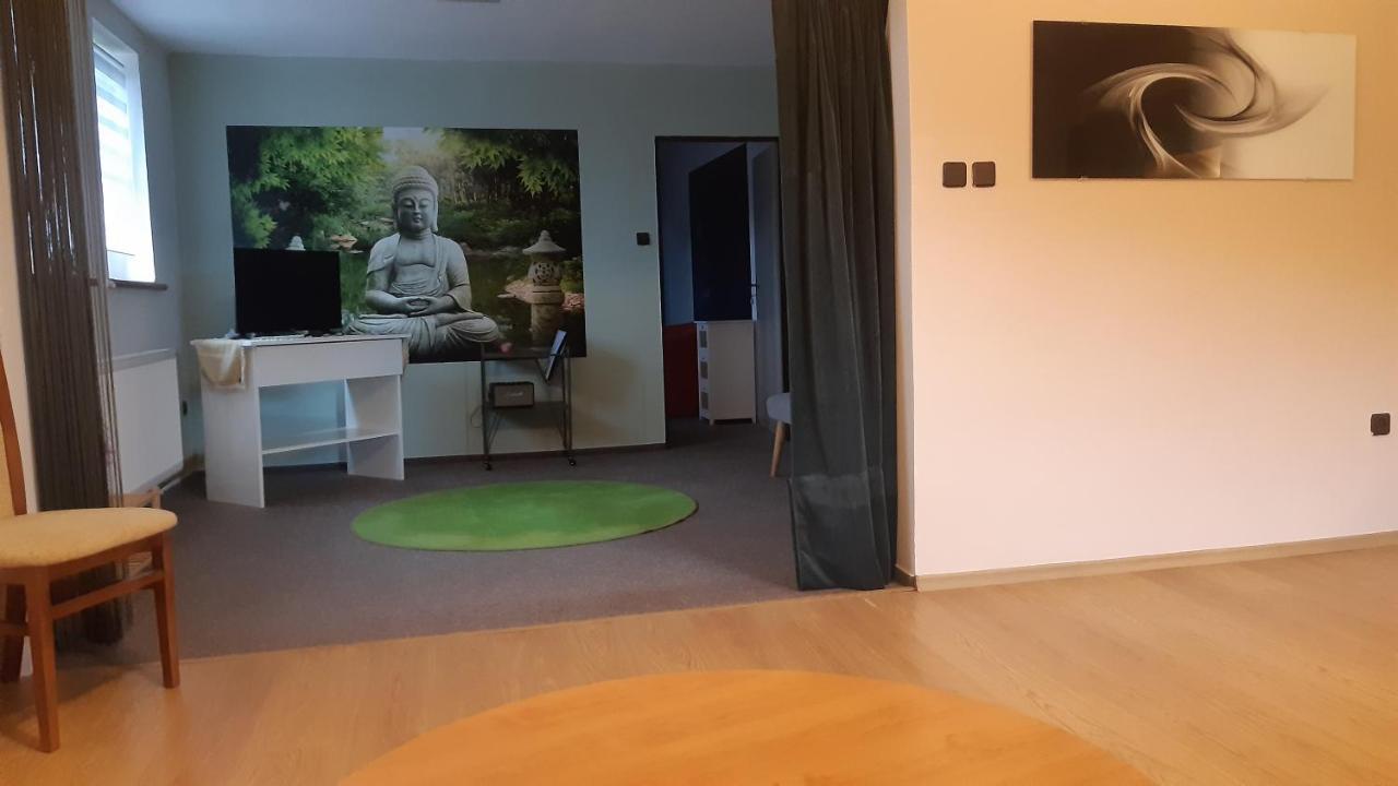 Budha Apartma Jirikov  المظهر الخارجي الصورة