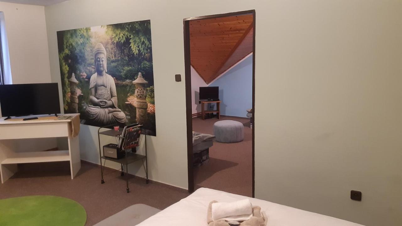 Budha Apartma Jirikov  المظهر الخارجي الصورة